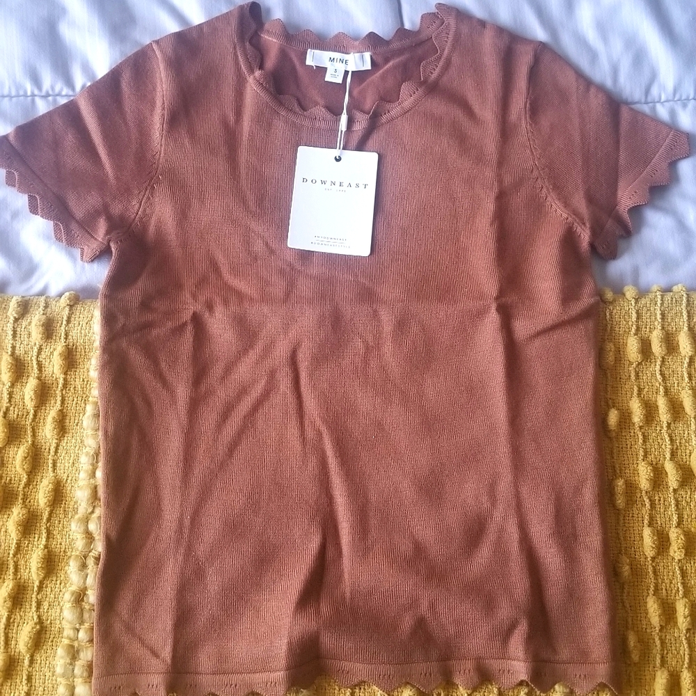Wavy trim top camel
